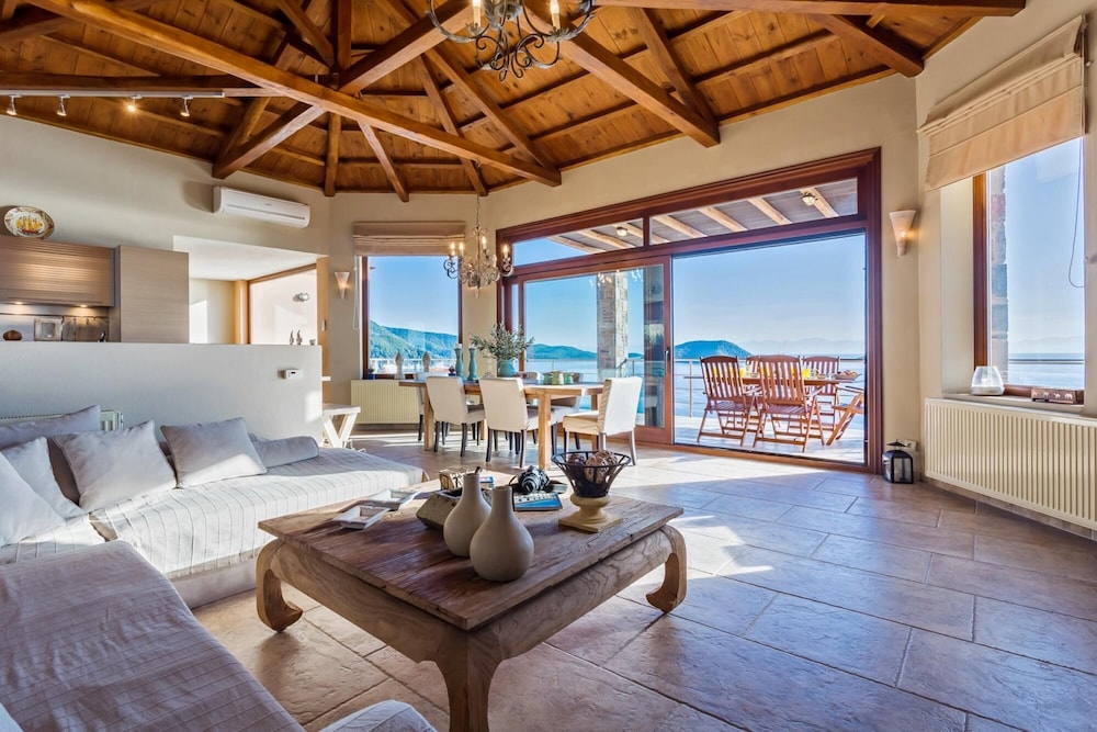 Villa photo 1
