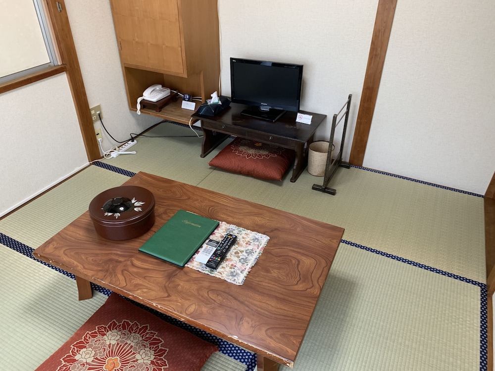 Economy Single Room, 2 Twin Beds, Non Smoking photo 3