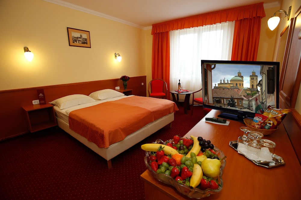 Superior Double or Twin Room photo 3