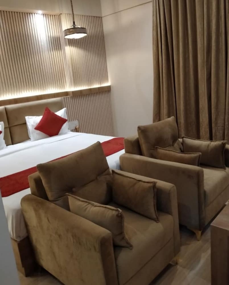 Standard Studio Suite, Balcony, City View
