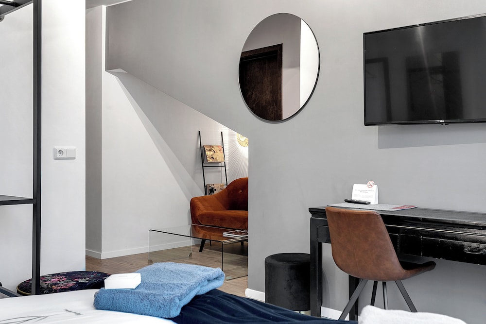 Superior Double Room, Balcony - Photo 11