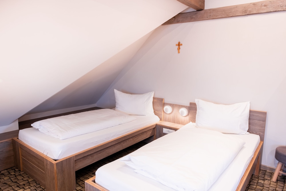 Basic Single Room photo 3