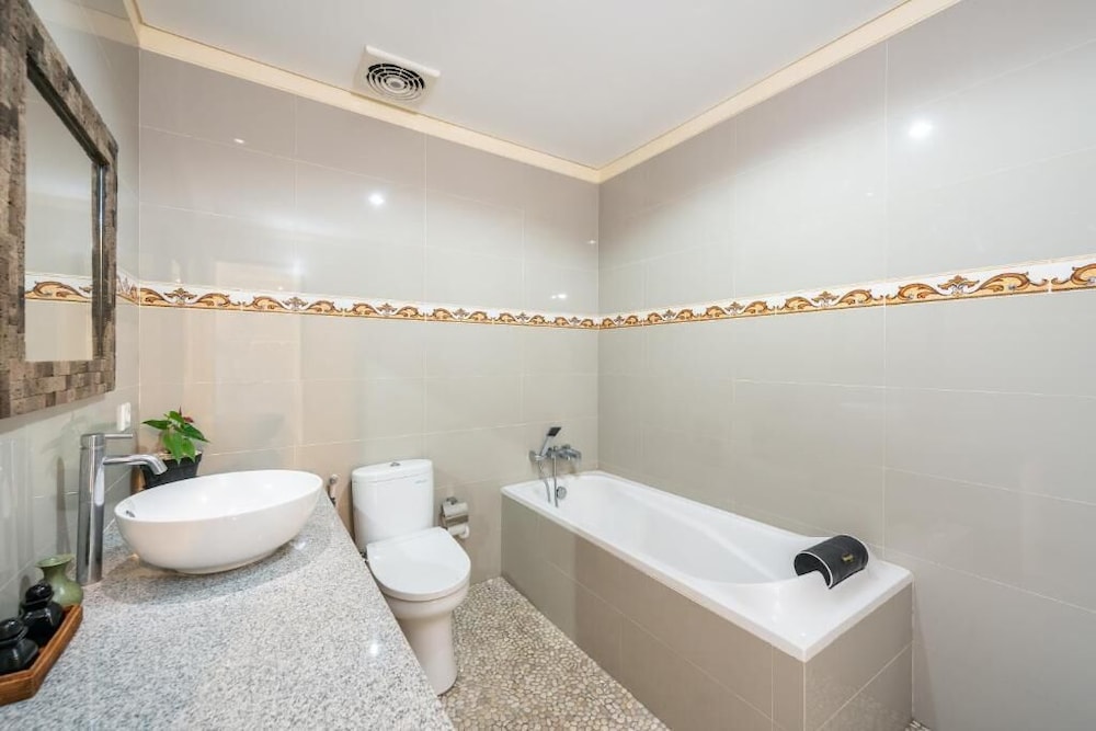 3 Bedrooms Villa with Pool View - Photo 8