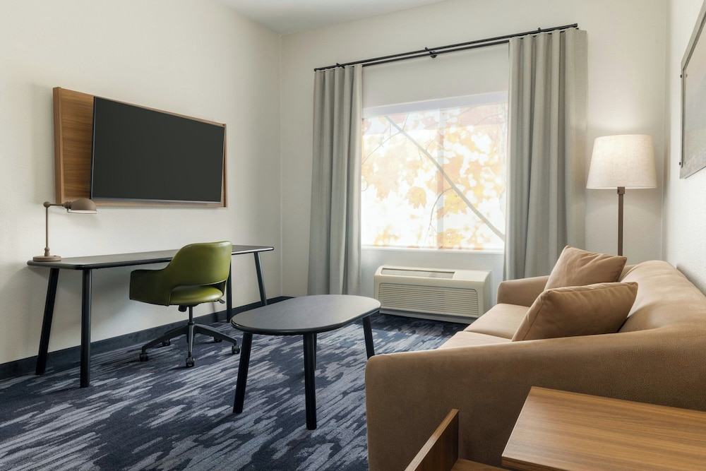 Suite, 1 King Bed - Photo 1