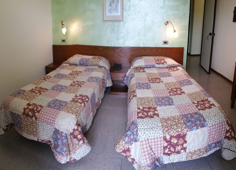 Standard Double Room photo 1