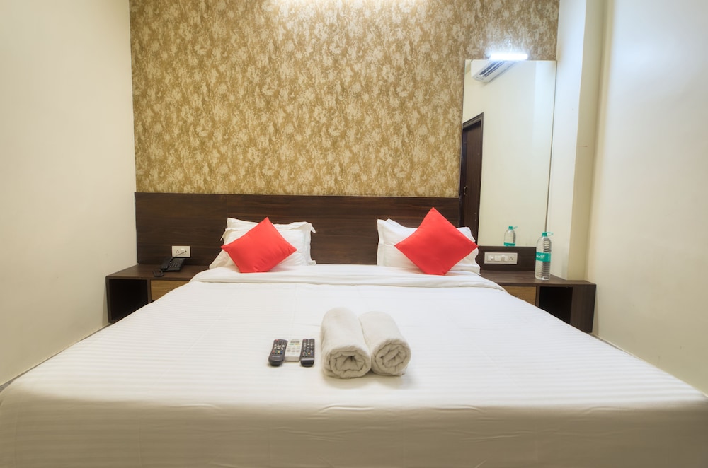 Deluxe Double Room A/C - Photo 28