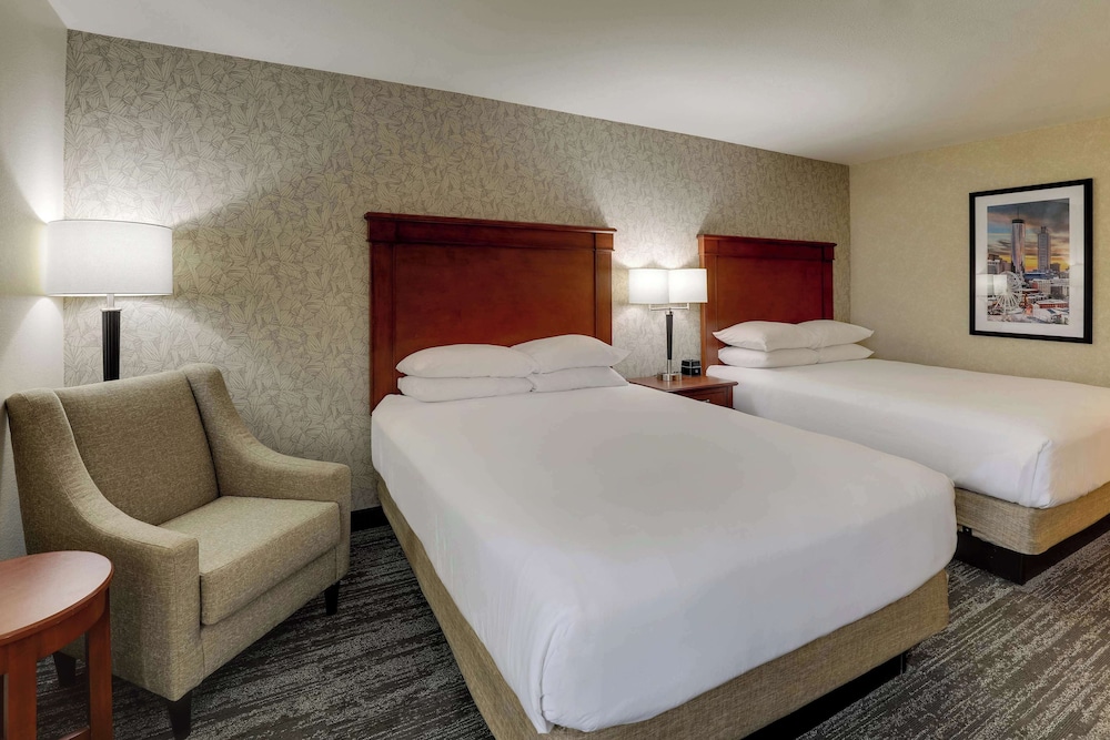 Deluxe Room, 2 Queen Beds, Accessible, Refrigerator & Microwave (Tub, Upper Floor) photo 3