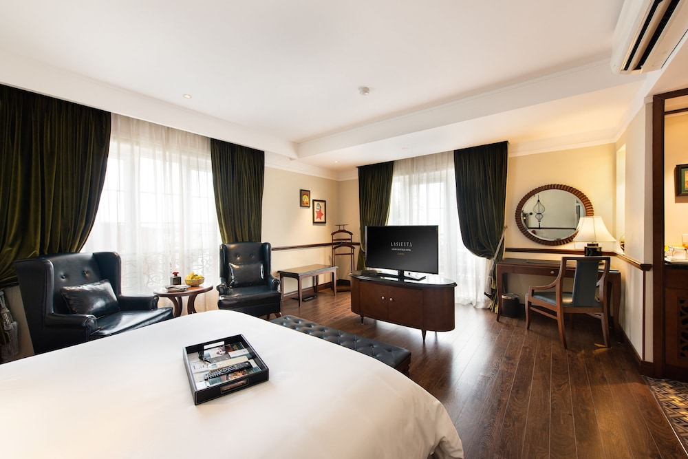 Signature Suite
