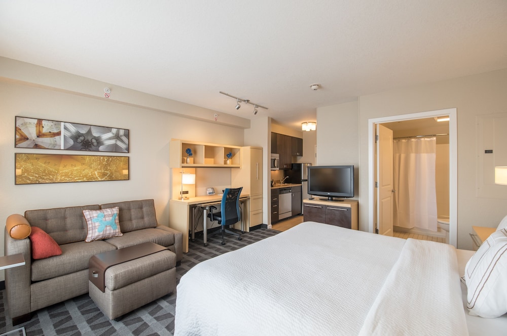Studio, 1 King Bed with Sofa bed (Mobility/Hearing Accessible, Tub) photo 2
