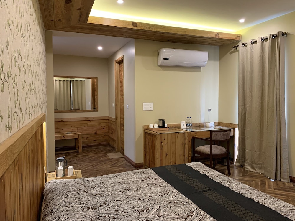 Super Deluxe Room - Photo 16