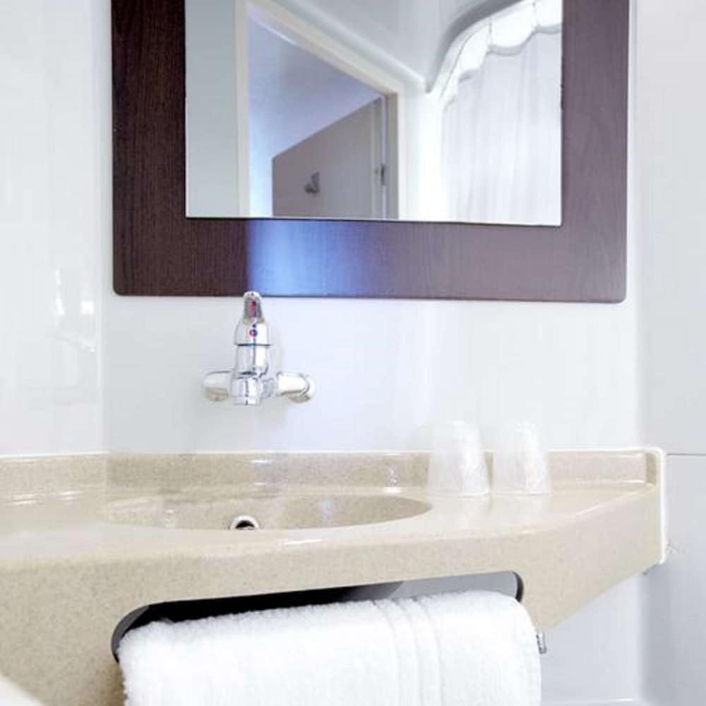Standard Room, 2 Twin Beds - Photo 4