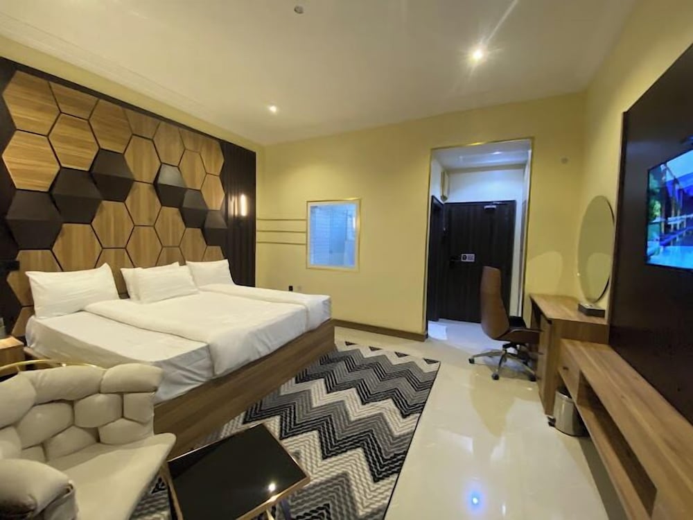 Deluxe Room, Balcony, City View photo 2