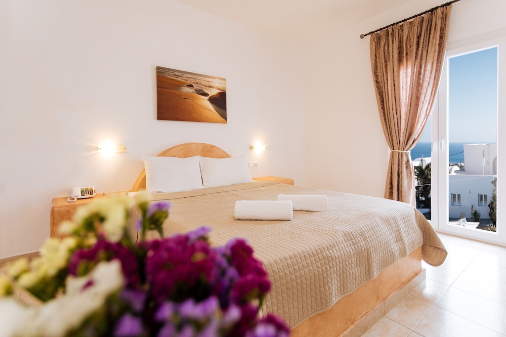 Suite - Photo 13