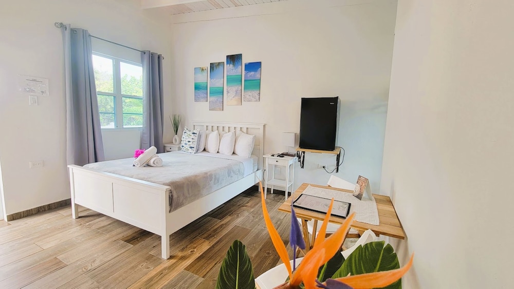 Deluxe Room, 1 Queen Bed, Balcony