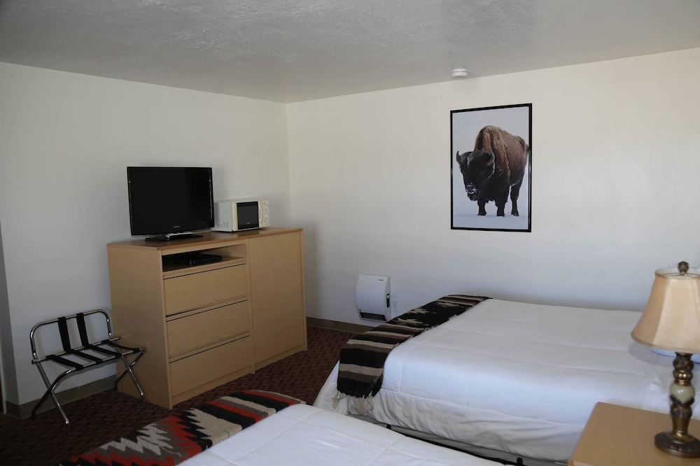 1 Queen Bed, Sleeps 2