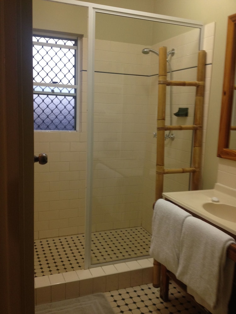 2 Bedroom Apartment, King Bed (2 Nights) photo 2