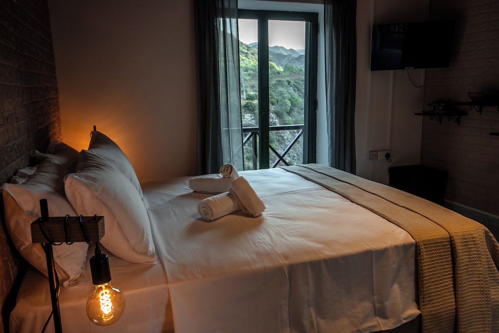 Deluxe Double Room, Balcony, Mountain View photo 1