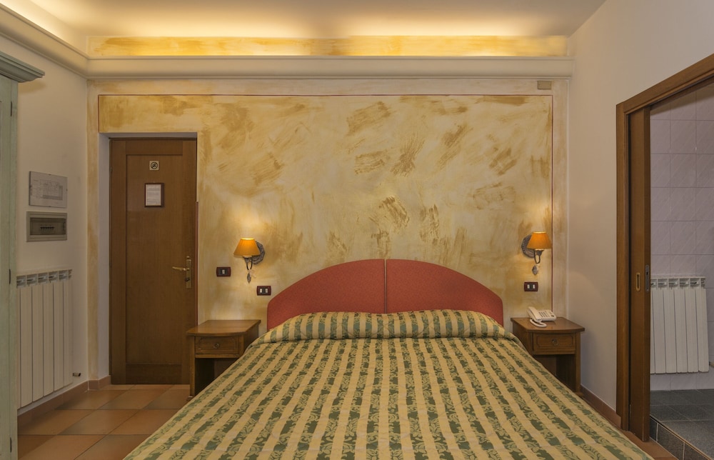 Standard Double or Twin Room - Photo 4