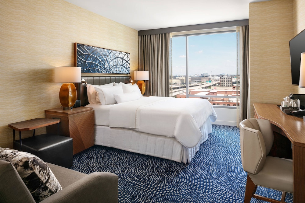 Deluxe Room, 1 King Bed with Sofa bed