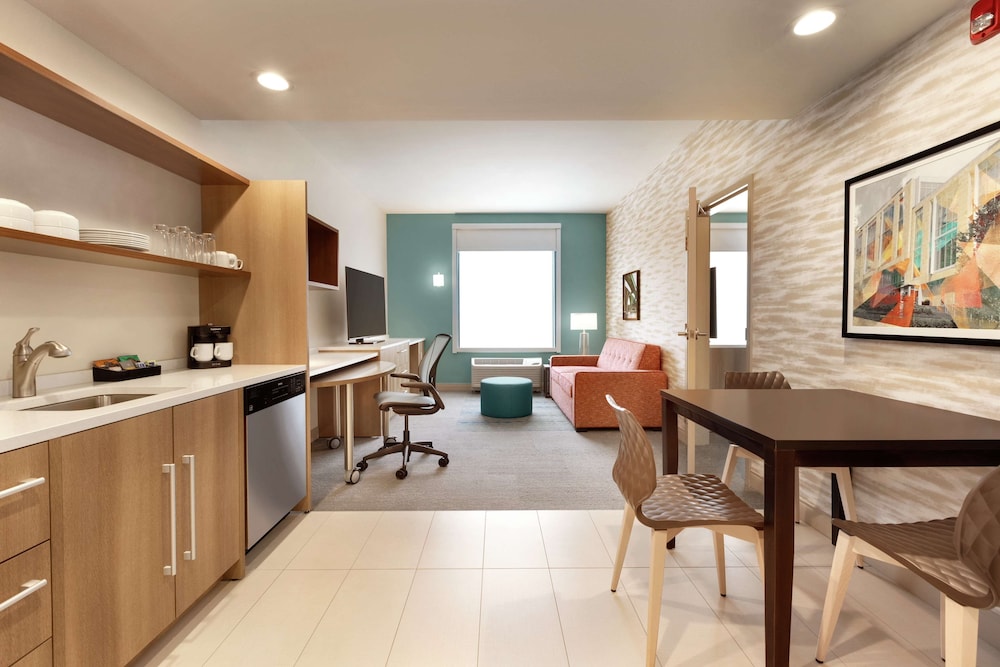 Suite, 1 King Bed, Accessible, Non Smoking (Roll-In Shower)