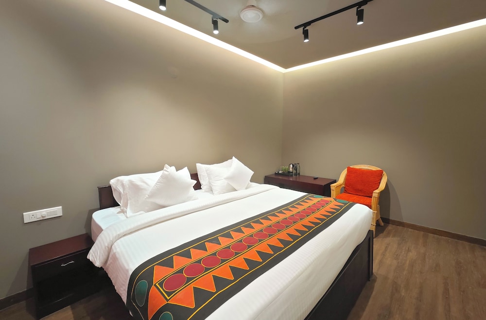 Double Room, 1 King Bed, Balcony, Valley View