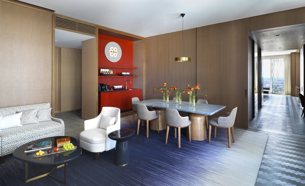 Suite, 1 King Bed, Non Smoking (Ambassador)