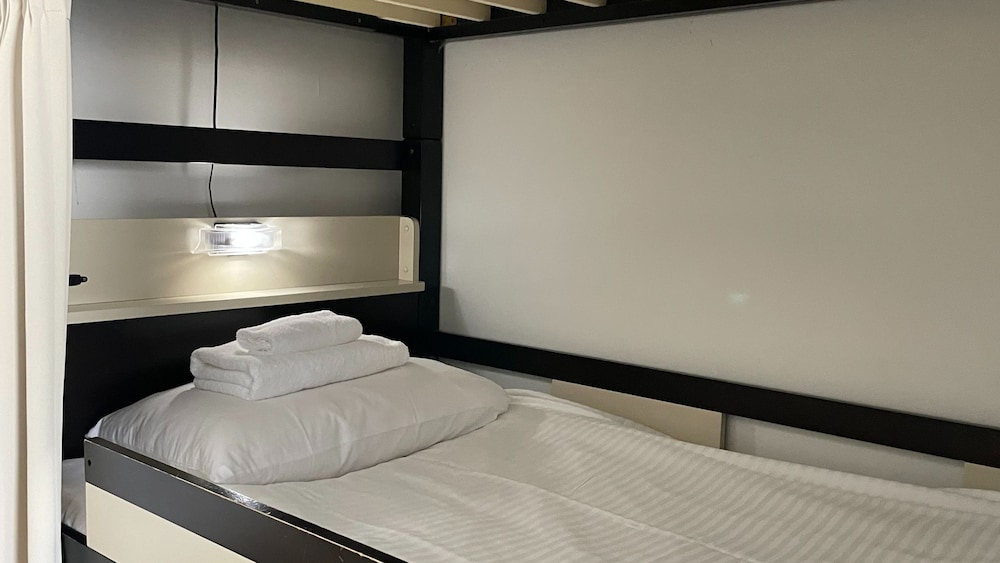 [Shared Bathroom] Female Only Shared Dormitory (4 Bedrooms)