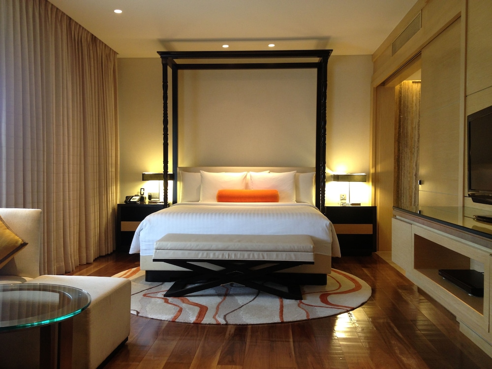 Executive Suite, 1 King Bed, Executive Level photo 1