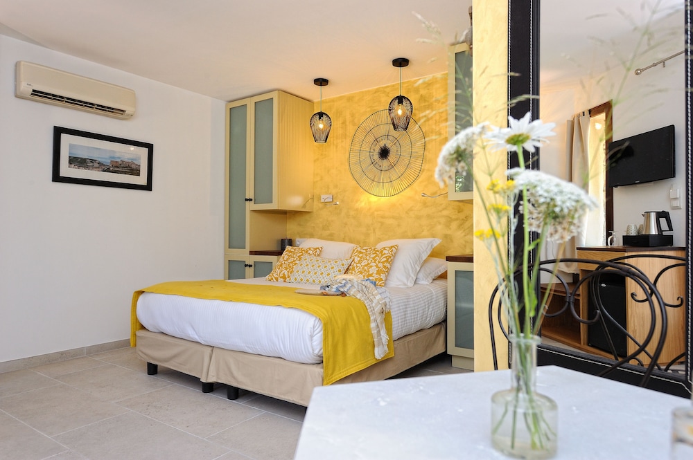 Classic Double Room, Terrace, Garden View