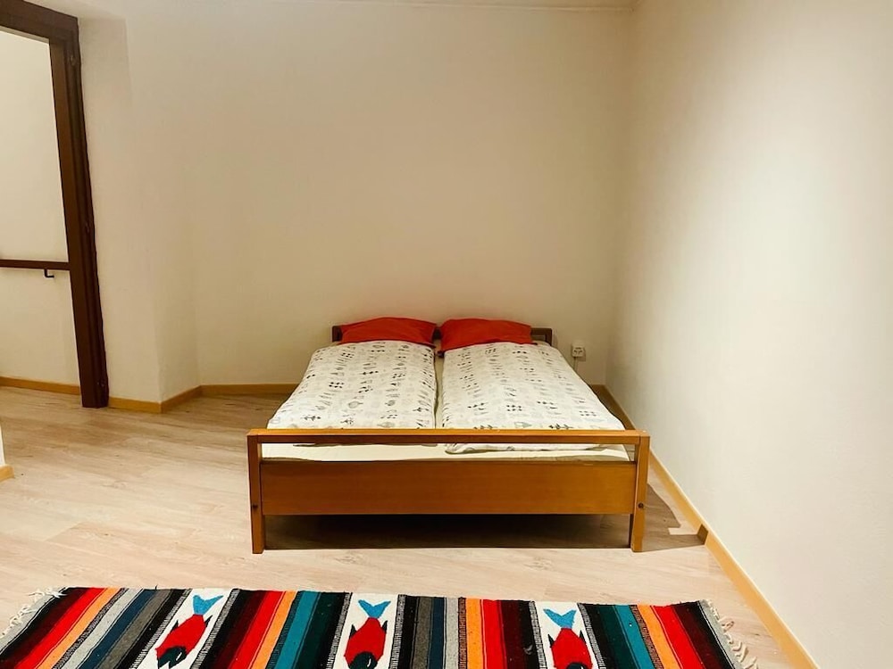 House, 2 Bedrooms, Smoking, Balcony photo 2