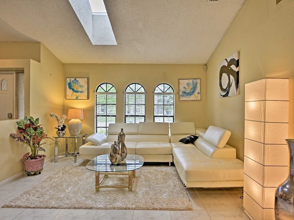 House, 3 bedrooms, 1 King Bed, 2 Queen beds with Two Bathrooms photo 3
