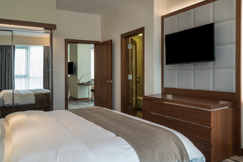 Presidential Suite, 1 King Bed, Non Smoking, City View photo 3