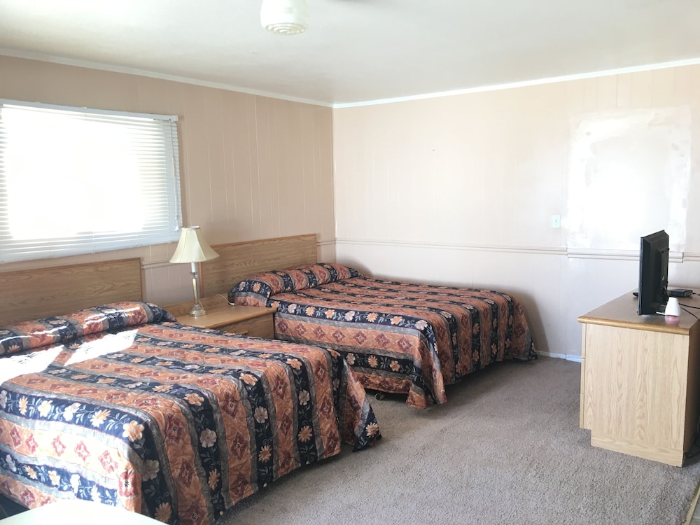 Economy Double Room, 2 Queen Beds, Kitchenette photo 1