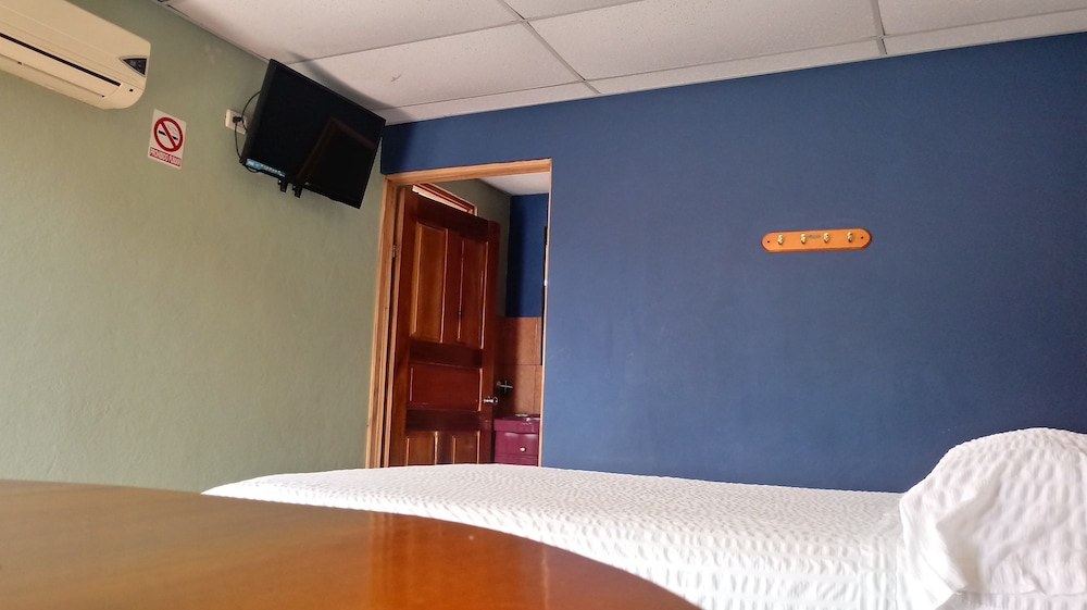 Triple Room, Multiple Beds, Non Smoking photo 1