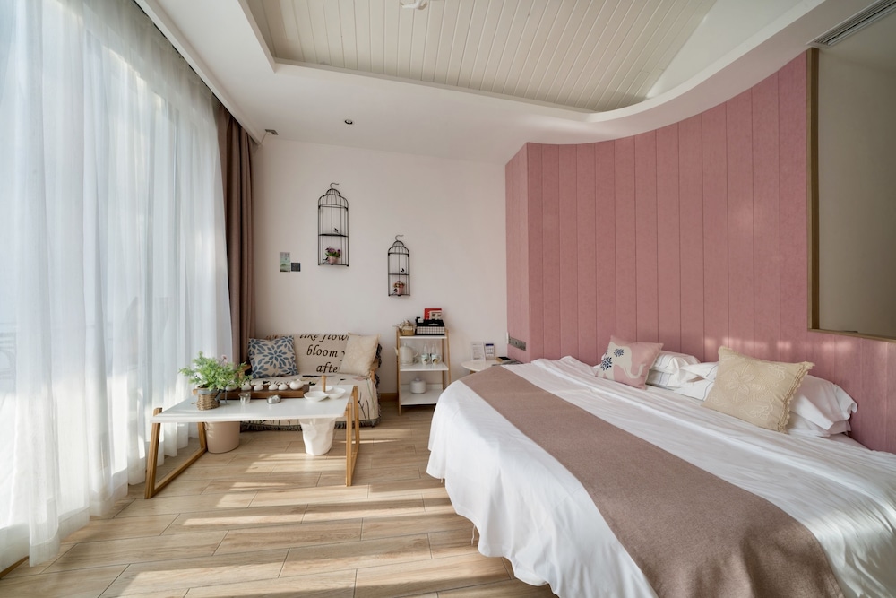 Romantic Room (Round Bed)