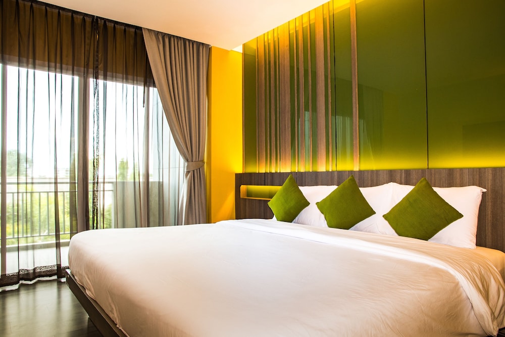 Deluxe Room - Photo 12