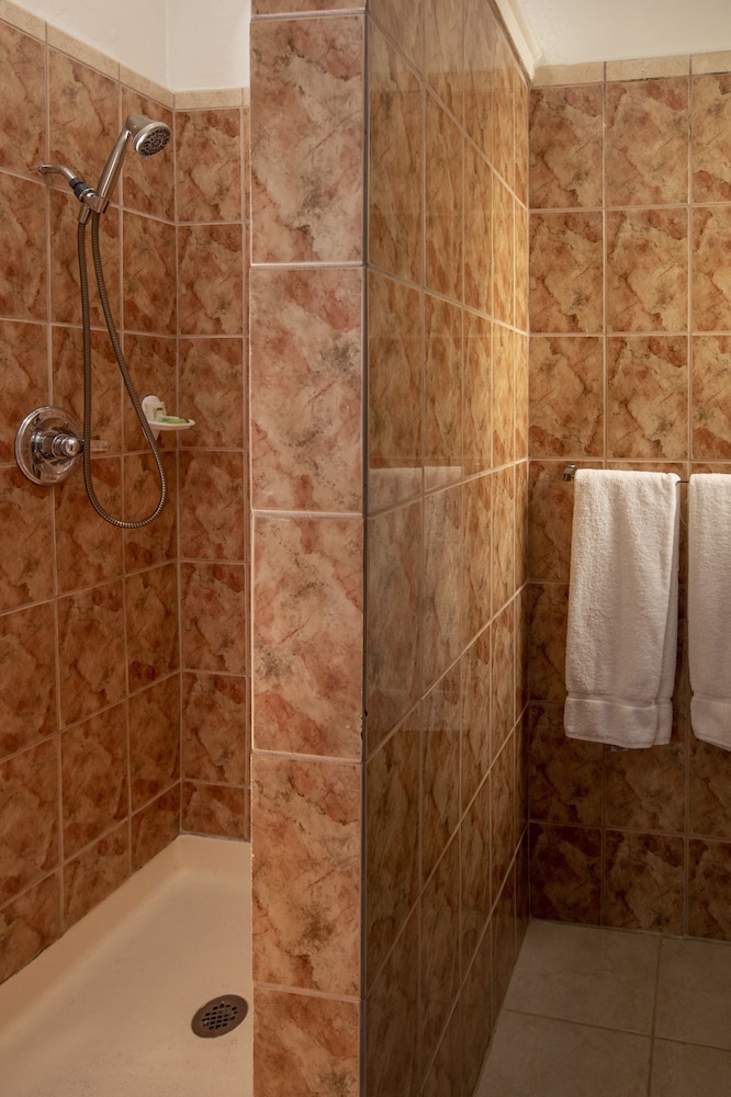 Economy Double Room, Private Bathroom - Photo 16