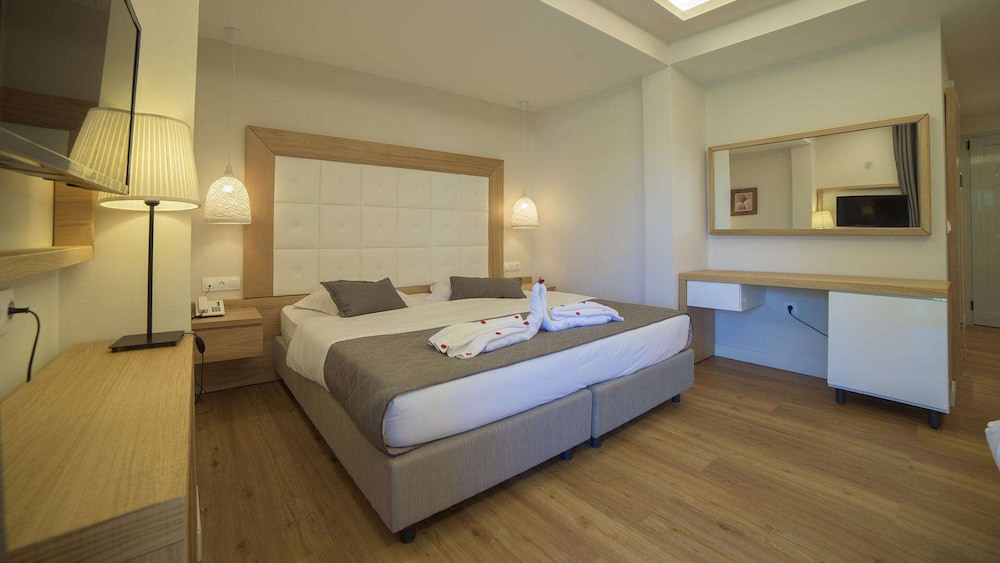 Deluxe Double Room, Garden View - Photo 4