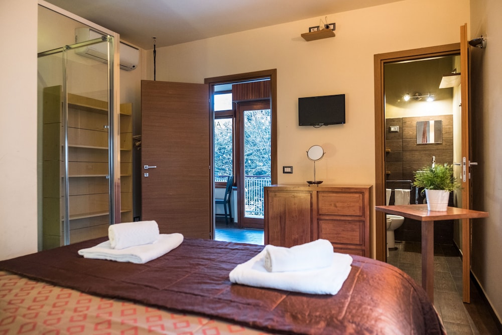 Standard Room, 1 Queen Bed photo 1