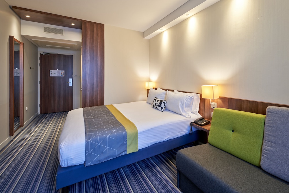 Standard Room (Free Breakfast) thumbnail 6