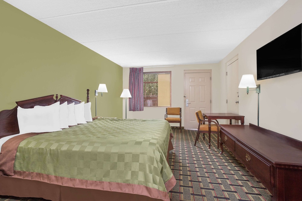 Room, 1 King Bed, Accessible photo 1
