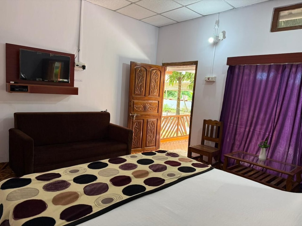 Deluxe Room - Photo 13