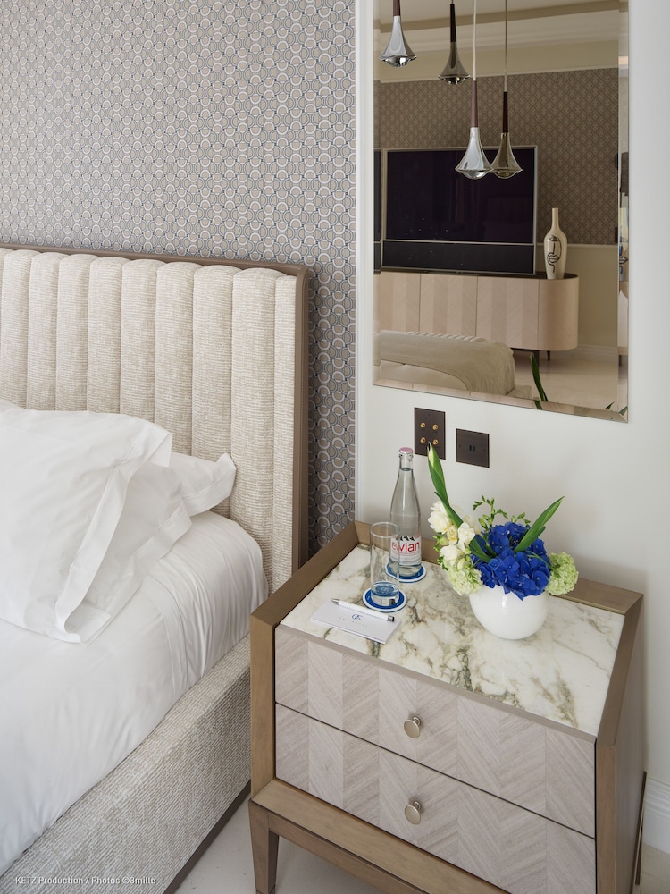Signature Ambassador Suite photo 3