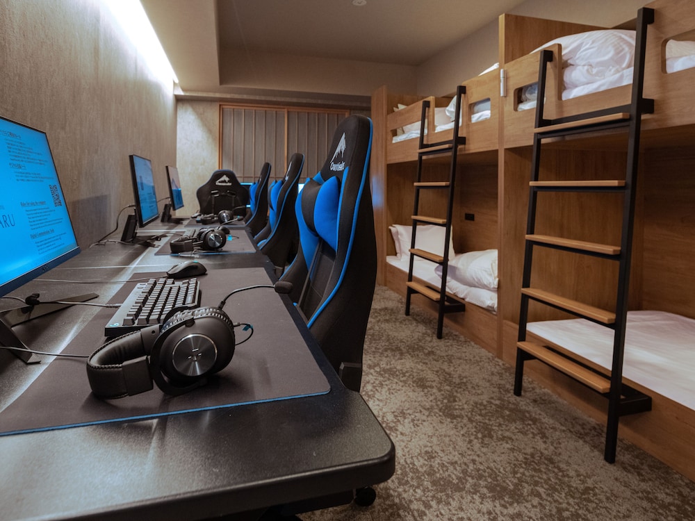 Quintet Esports Room For 5 Non-Smoking photo 2