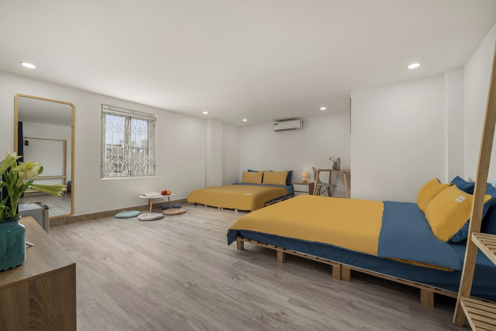 Premier Quadruple Room, City View