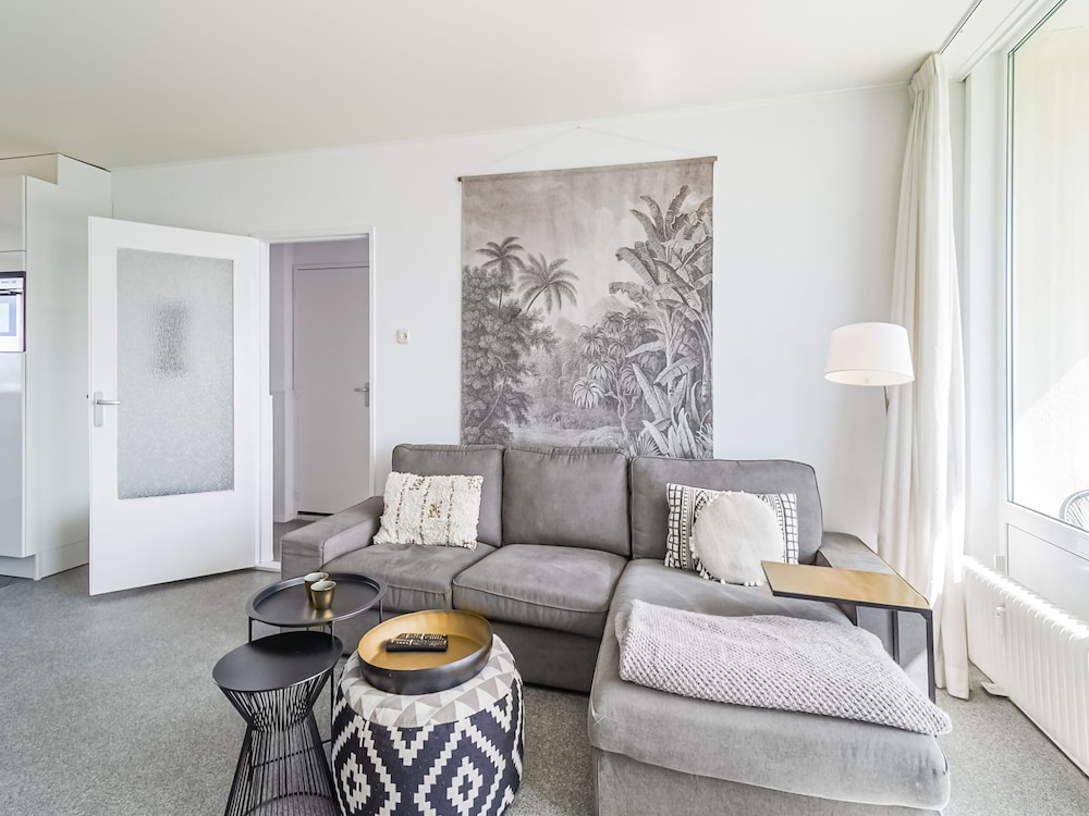Apartment photo 2