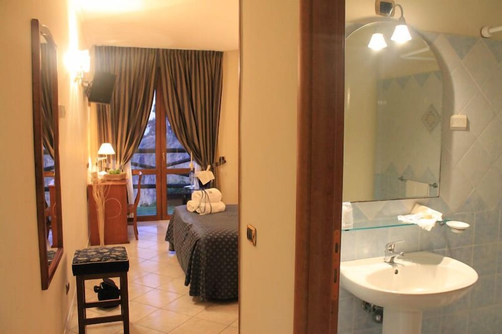 Double or Twin Room photo 2