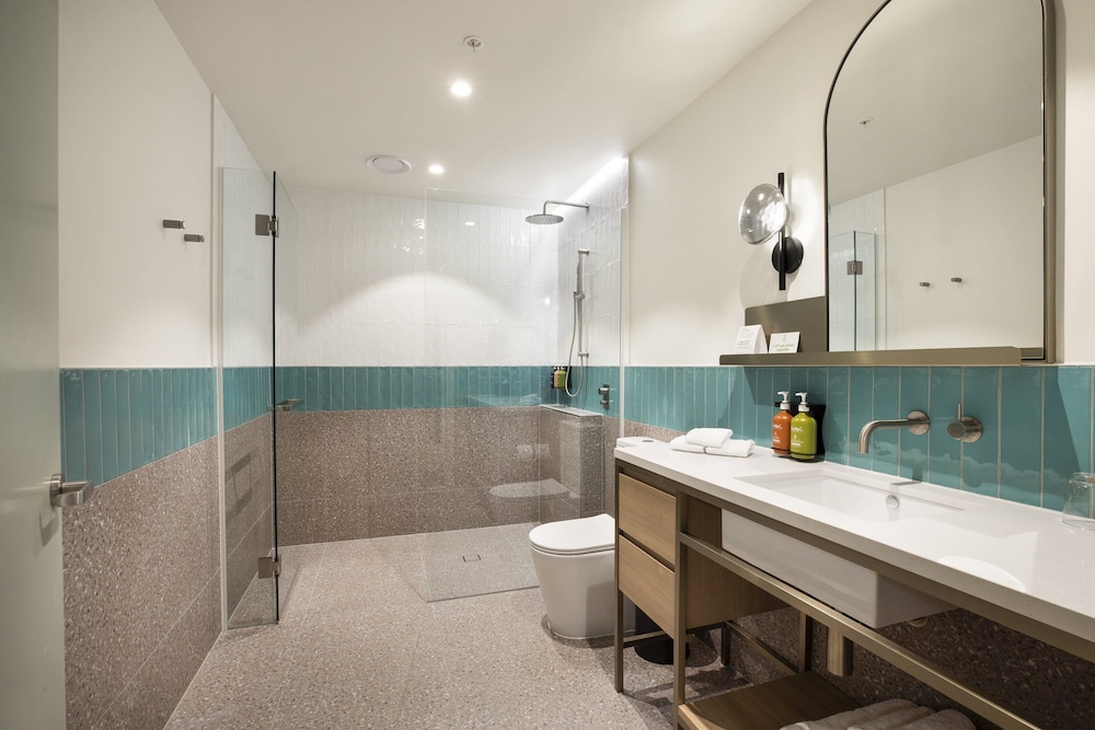Suite, 1 King Bed, Kitchenette, Bay View (Dining) - Photo 8