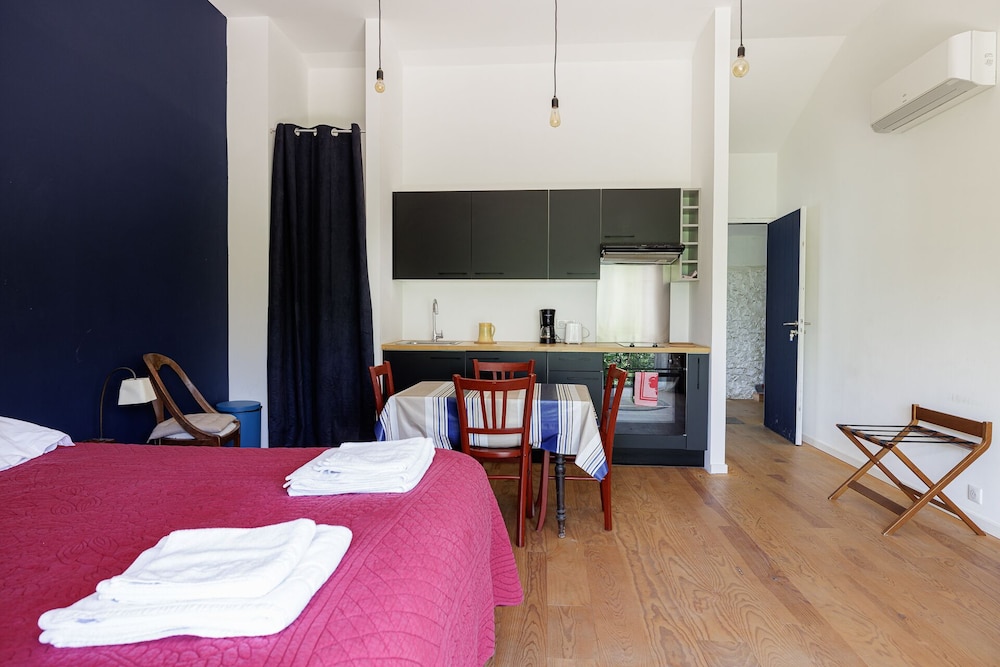Family Studio, Private Bathroom, Garden View (Le Studio) photo 2