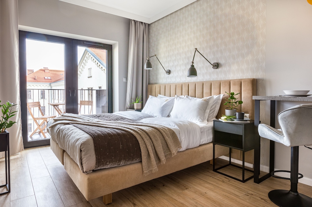 City Studio, 2 Twin Beds, Non Smoking, Balcony photo 3